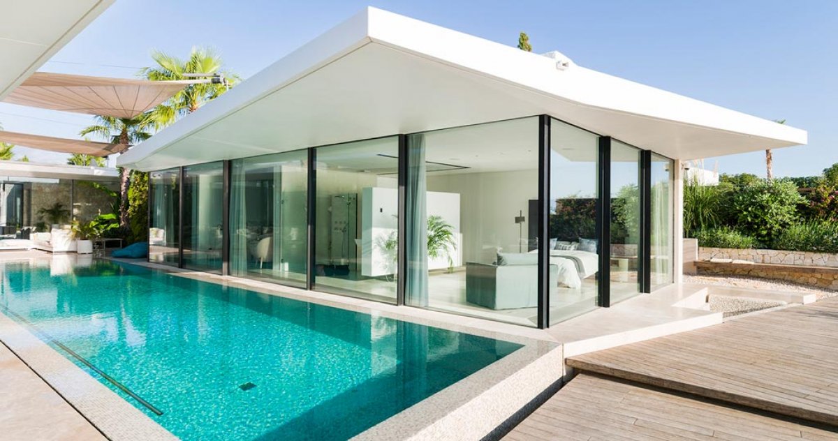 Arquitectura desmaterializada con Krion® en una vivienda de Mallorca